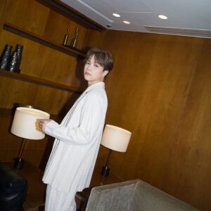 Hins Cheung Instagram - Covid 之後嘅第一次, 終於可以放假返鄉下🤭
期待同 @hommeplisse_isseymiyake 嘅巴黎之旅 
#HOMMEPLISSE_ISSEYMIYAKEHK #ISSEYMIYAKEHK #ISSEYONME

📸 @cow10_
