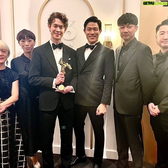 Hio Miyazawa - 43.4K Likes - Asian Film Awards にエゴイストのチームで出席し、助演男優賞を受賞させて頂きました!
このような素晴らしい賞を受賞出来たことを本当に嬉しく思っています。この賞は僕一人で取れたものではなく、エゴイストを愛し、応援してくれている皆様、エゴイストチームの皆様、そして何より僕たちを引っ張って行ってくれた亮平さんの存在あってのものです。
感謝の気持ちでいっぱいです。
エゴイストの更なる飛躍を願っています。
#egoist #エゴイスト