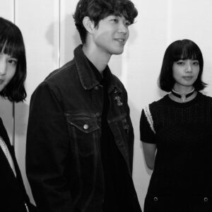 Hio Miyazawa Instagram - CHANEL SPRING SUMMER COLLECTION 2022 を見させて頂きました。
菜奈ちゃんと橋本愛さんと楽しい時間を過ごしました。
コレクションも素晴らしく、迫力に圧倒されました。改めてファッションの素晴らしさを再確認しました。

@chanelofficial 
#chanelspringsummer