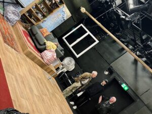Hio Miyazawa Instagram - 先日舞台「千と千尋の神隠し」をロンドンで観劇しました🇬🇧
同じ事務所の福地桃子ちゃんが千尋を見事に演じ、感動はもちろん、仲間として本当に誇らしかったです！

他にも「MAMMA MIA!」「WICKED」も観劇🎭

そして、イギリスの演劇学校を見学させて頂きました！以前からお世話になっている先生と再会したり、魅力的なキャンパスを案内して頂いたり、幸せな時間でした！