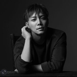 Hiroki Narimiya Instagram - 40th Hiroshige Narimiya Portrait. 

今年４０歳を迎え、節目という事で、
特別なチームにポートレートを撮り落ろしてもらいました。

今まで歩んできた道のり、現在、そして、これからの自分に僕自身も期待しています。

全ての方々に感謝を込めて。 

#rethink 
#portrait 
#感謝

-New York and Tokyo-
Creative by @aeba.studio