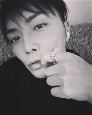 Hiroki Narimiya Instagram - 久しぶりに買い物した。指輪。
#hermès #ring #指輪