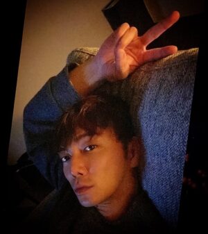 Hiroki Narimiya Instagram - 夜更かし。。ヤバい！
ドラマにハマってしまった。。
#netflix #いっき見