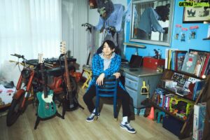 Hiroki Suzuki Instagram - Photo by @hurry 
半年経ってアー写をあげてなかったと気付くアーティスト1年生です。
30年微妙に隠してた顔を出す事にしました。(半年前)
鳥居洋介さんに素敵に撮っていただけて幸せです◎(半年前)