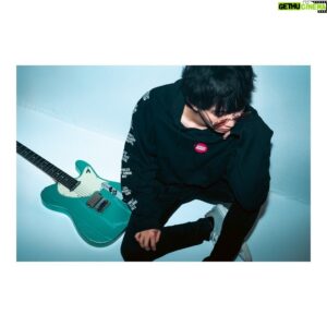 Hiroki Suzuki Instagram - Photo by @photo_hokuro 
人生で初めてサングラスをかけた日。
文字通りお先真っ暗になったってな。ガハハ