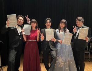 Hiroki Yasumoto Instagram - #声優口演2023 
見る、聴く、演じる、感じる。全部盛りの濃厚な空間。
羽佐間道夫さんの卒寿を皆様と共にお祝いすることもできましたし、本当に良い時間でした。
この写真は「勇敢」チーム。