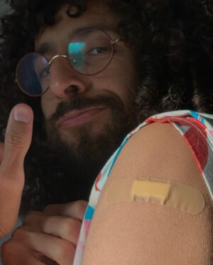 Hisham Fageeh Instagram - اخذت اول جرعة من اللقاح ولله الحمد 💉 🧿