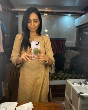 Hitha Chandrashekar Instagram - Thank you for all your love and blessings🙏🏻♥️

Grateful for the opportunity @hombalefilms @santhosh_ananddram sir🙏🏻

Yuva, now raging in Theatres