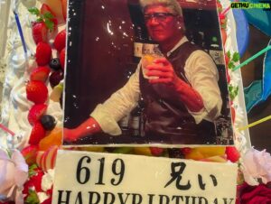 Hitoshi Ozawa Instagram - イベント終了❗️
誕生日の前夜祭が長いがw
写真はアンナとだしおさん
お疲れさん👍