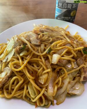 Hitoshi Ozawa Instagram - おはようさん❗️
焼きそば食ってからのジム💪
もっと鍛えて
ホームラン数増やさないと❗️
三振の数だけ
マン振りは成長する❗️
ん❓
かな❗️笑