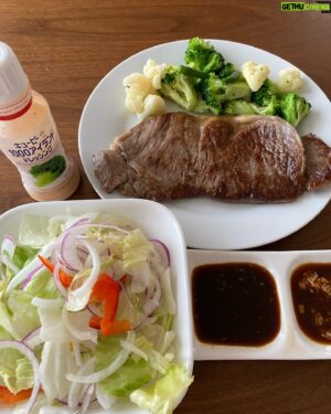 Hitoshi Ozawa Instagram - おはようさん❗️
暑さバテしないよう
朝から肉で🍖