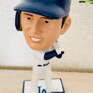 Hitoshi Ozawa Instagram - おはようさん❗️
今夜配信のショート動画
誕プレに貰った
大谷のバブルヘッド人形揺らして
ドジャース応援📣
河嶋、サンキューな👍