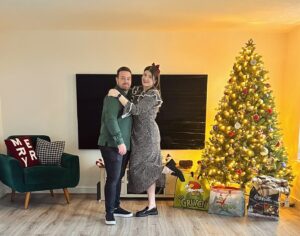 Hollie Arnold Instagram - Making it a December to Remember 🎄♥️ 
•
•
MERRY CHRISTMAS EVERYONE!!! Have a great one!!! 🎅🏻💫
•
•
#christmas #tree #december #love #first #happy