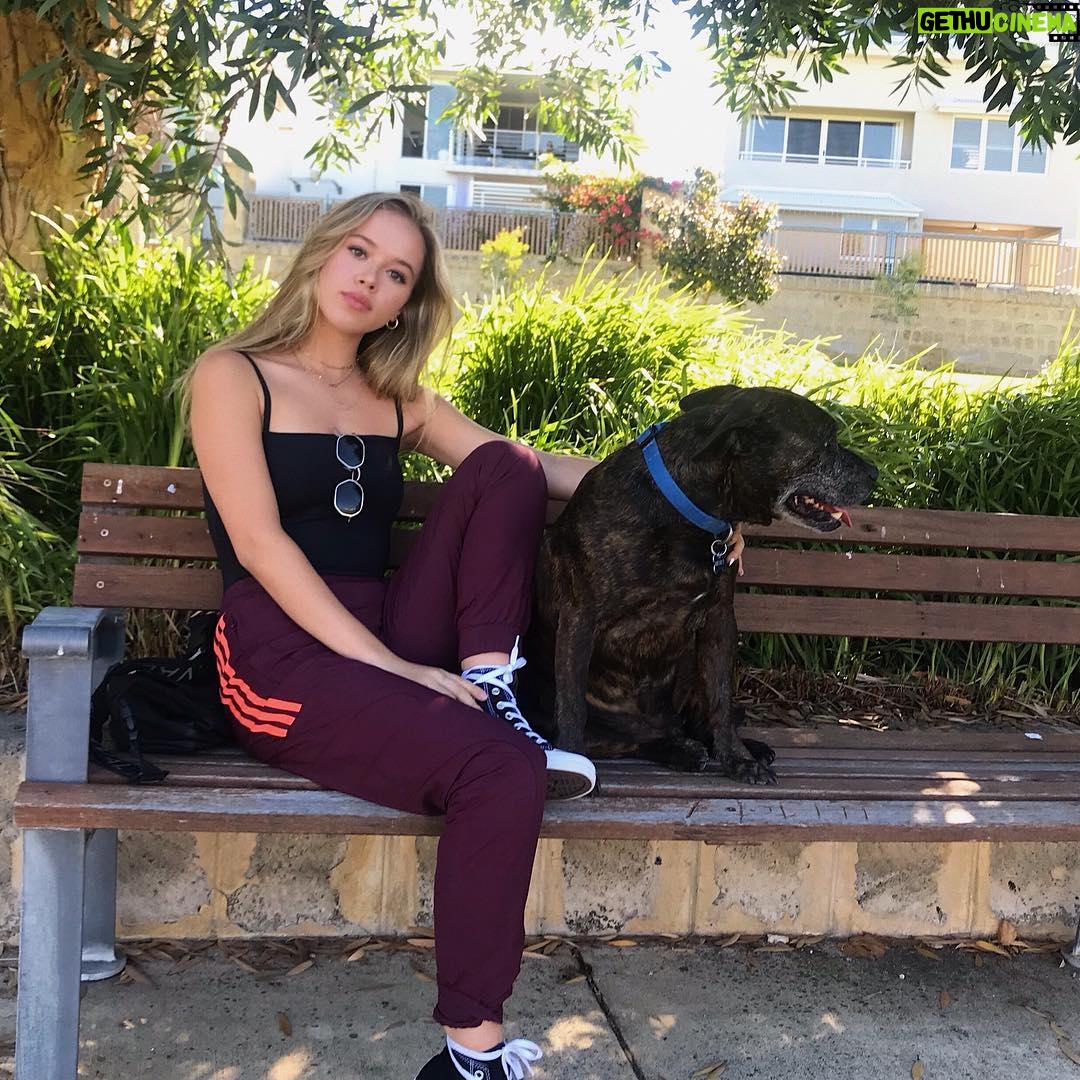 Holly J. Barrett - 7.3K Likes - Sooo what did we miss?