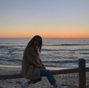 Holly J. Barrett Instagram - She’s home