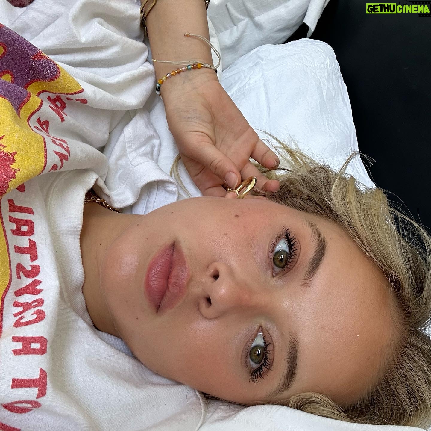 Holly J. Barrett - 4.6K Likes - Cant wait to be just as inactive on threads š«”