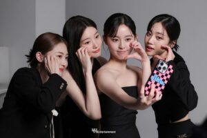 Hong Hwa-yeon Instagram - 🖤💙💜 @bhent_official 해피비..❤️‍🔥