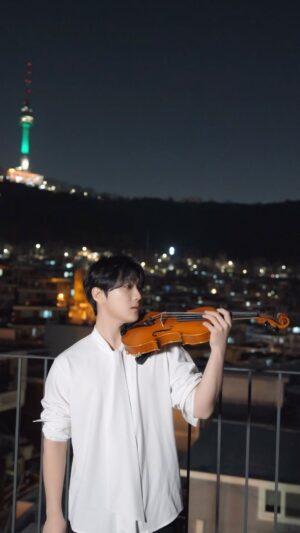 Hong Joo-chan Instagram - 고막힐링🐱🎻 (Violin ver.) #주찬 #어떤가요 #Reels

#HONGJOOCHAN #홍주찬 
#GoldenChild #골든차일드 #GNCD 
#주찬_어떤가요