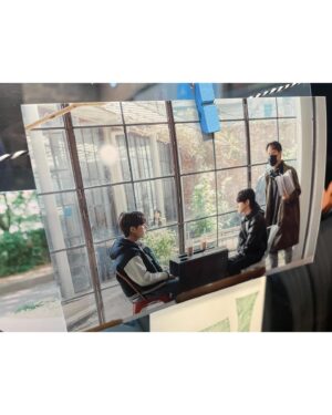 Hong Joo-chan Instagram - 안녕하세요 ‘반짝이는 워터멜론’ 에서 ‘하은호’ 역할을 맡은 골든차일드 봉재현 입니다!
마지막 화까지 시청해주신 모든 분들 그리고 골드니스 한테 너무 감사하다고 말씀 드리고 싶습니다! 촬영 하는 동안 옆에서 어려워 하는 저를 계속 도와주신 손정현 감독님 최원영 선배님 서영희 선배님 려운이형 한테도 너무 감사하다고 전하고 싶습니다! 우리 헤메스 스탭들도 너무 고생했어! 그대들이 있기에 너무 이쁘게 잘 나왔어😉
오늘을 끝으로 은호를 보내줘야하지만 은호를 연기 할수 있어서 너무 행복했고 영광이였습니다! 앞으로 더 열심히 노력하는 봉재현이 되도록 하겠습니다!

마지막으로 청춘은 반짝이는 워터멜론이고 반짝일 수 있을 때 반짝이세요! 그런다고 지구가 멸망하지 않습니다!

은호 잘가!! 너를 연기 할수 있어서 너무 행복하고 영광이였어☺