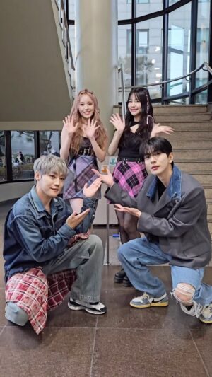 Hong Joo-chan Instagram - VROOM VROOM 엑셀을 밟아🚗💨 #Weeekly #위클리 #이수진 #지한 님과 함께한 #Feelme_Challenge

#GoldenChild #골든차일드 #GNCD
#Feelme #Feel_GNCD 
#이대열 #Y #이장준 #TAG #배승민
#봉재현 #김지범 #김동현 #홍주찬 #최보민
#LEEDAEYEOL #CHOISUNGYUN #LEEJANGJUN #SONYOUNGTAEK #BAESEUNGMIN
#BONGJAEHYUN #KIMJIBEOM #KIMDONGHYUN #HONGJOOCHAN #CHOIBOMIN