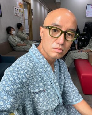 Hong Seok-cheon Instagram - 아침 5시반에 일어나 매년하는 건강검진  잠도 겨우 세시간  휴  내나이 벌써 53 살 많이 애썼다  몸 얼굴은 아직 40대 초반인거같은데  그냥 나혼자만의 착각인가ㅋㅋㅋㅋ 부디 어디 아프지않길  #하나로의료재단