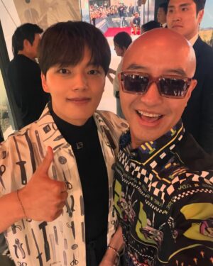 Hong Seok-cheon Instagram - 우리 여진구  새영화 #하이재킹 시사회  정말 많은 분들이 오셨네여  대박기원  나의보석 진구의 악역 연기 기대할게  흥행 가즈아  #여진구 #하정우 #성동일 #하이재킹 #마동석 #고창석 #임시완 #에일리 #김준수 #유지태  #홍석천의보석함  @greedilous  #박윤희 디자이너