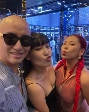Hong Seok-cheon Instagram - 행복했던 어제의 기억들  한여름밤의 꿈 오랜만에 보는 여동생들  다들 예쁘다  #청룡시리즈어워즈  #송혜교 #宋慧乔 #宋慧喬 
#songhyegyo  #윤아 #임윤아 #임지연 #girlsgenerations  #유리 #권유리 #정려원 #하니 #안희연 #츄 #주현영 #김아영 #가비 #이은지  아 은우사진은 따로 남배우편에 ㅎㅎㅎ은우는 여자들 얼굴에 안밀려 ㅎㅎ