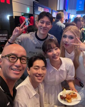 Hong Seok-cheon Instagram - 미국독립기념일 기념행사  미국대사님  대니구  너무 방가운 얼굴들이 많네여  다들 행복해여