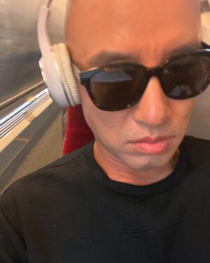 Hong Seok-cheon Instagram - 대전에 살고계신 큰아버님이 돌아가셨네여  어릴적  참 이뻐해주셨던 큰아버님  성공만 쫒느라 제대로 인사도 못드렸는데  조용히 소천하셨네여  가족 친지들 사촌형제들 오랜만에 얼굴봅니다  자주 모여서 서로 아끼고 사랑하라고 자리 만들어주신듯합니다  한평생 항상 선하게 성실하게 살아오신 큰아버님  이제 편히 하나님 곁으로가셔서 쉬시길 기도합니다