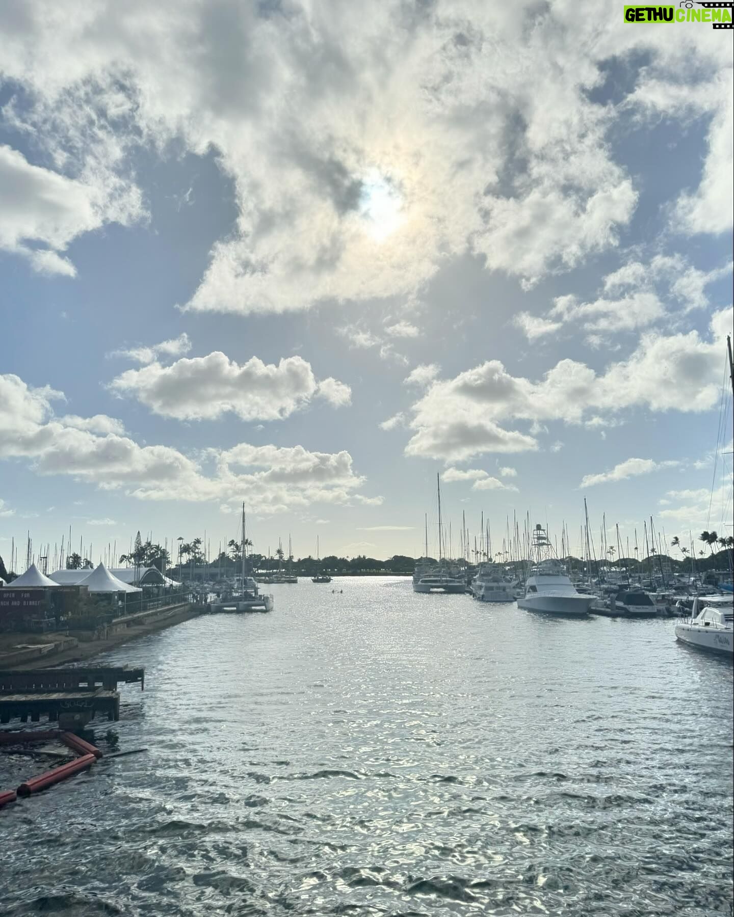 Hong Seung-bum - 12K Likes - perfect weather makes the perfect mood🌴☀️