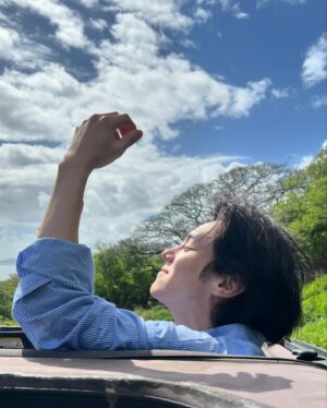 Hong Seung-bum Instagram - perfect weather makes the perfect mood🌴☀️