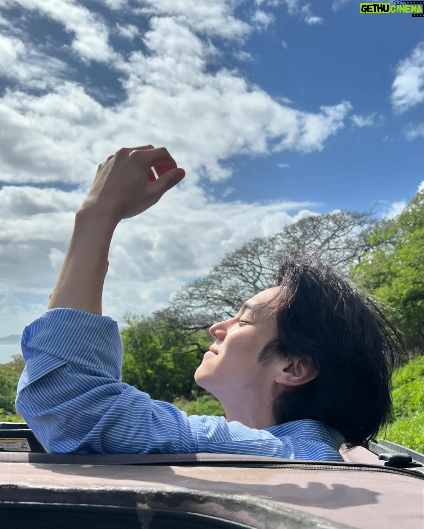 Hong Seung-bum - 12K Likes - perfect weather makes the perfect mood🌴☀️
