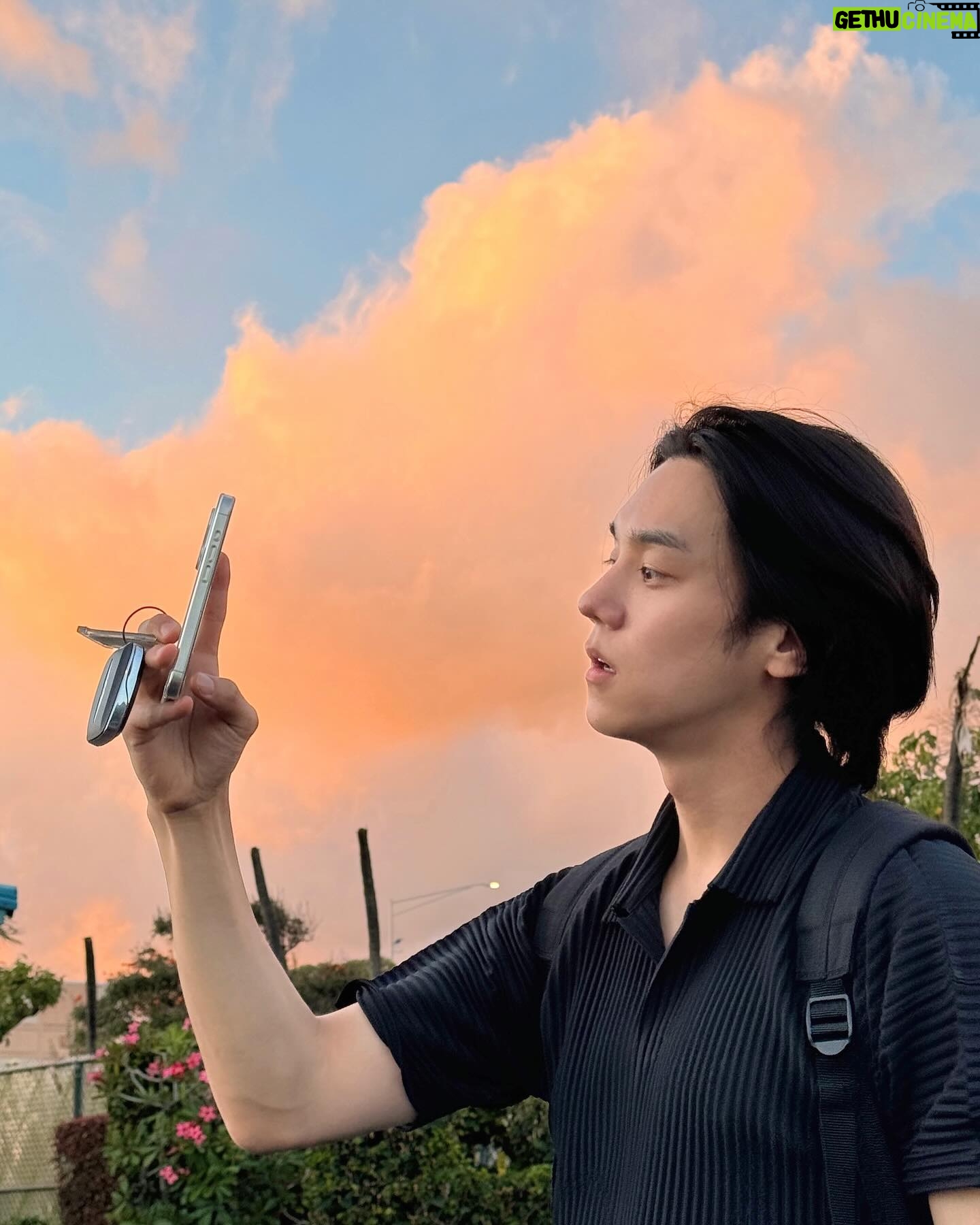 Hong Seung-bum - 12K Likes - perfect weather makes the perfect mood🌴☀️