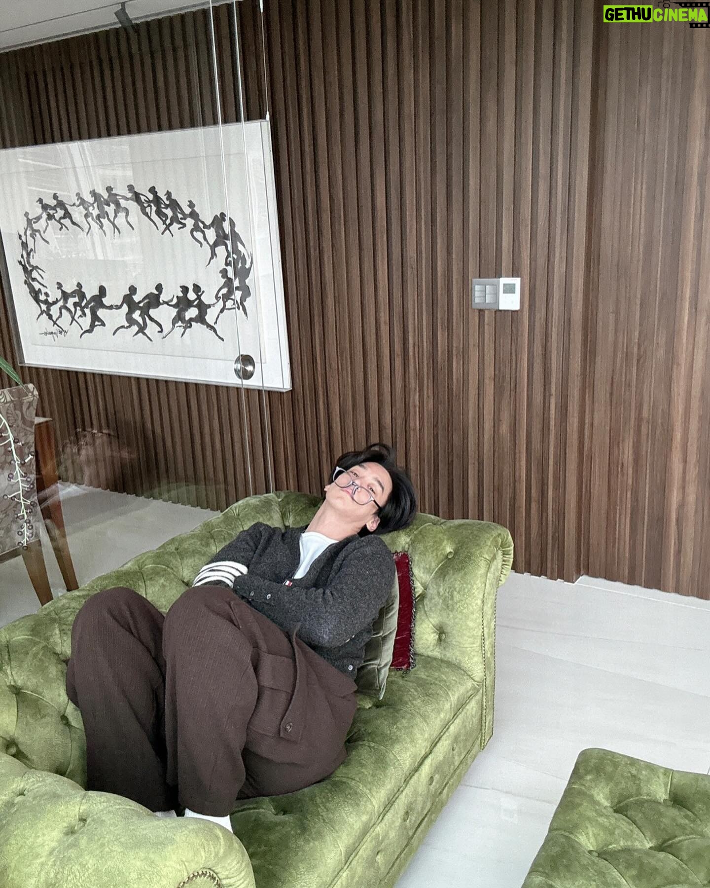 Hong Seung-bum - 9K Likes - December, 🎄, 🎂
Farewell 2023