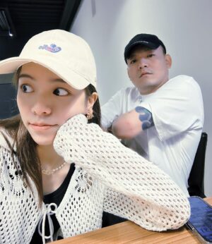 Hong Yu Hong Instagram - 好久沒搭配宋老師惹