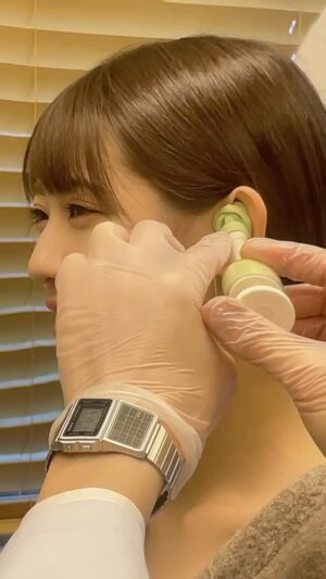 Honoka Akimoto Instagram - 正しいイヤモニの作り方👂
…ふざけてないよ🙂‍↔️？

#TEAMSHACHI #秋本帆華
#アイドル #idol #スタプラ #japan 
#イヤモニ #music #なんちが