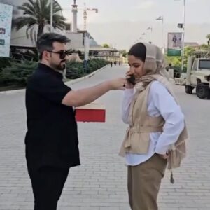 Hossein Darabi Instagram - یه فساد از جلیلی بگو جایزه بگیر 
یه برنامه از پزشکیان بگو جایزه بگیر 😐 
فقط یک میلیون رای تو این مصاحبه خوابیده (تو انتشارش بترکونید)

❓بنظرت مردم چی گفتن❓😂☝️