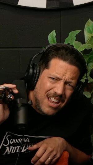 Howie Mandel Instagram - Seeing something in nothing

@salvulcano 
@jackelynshultz