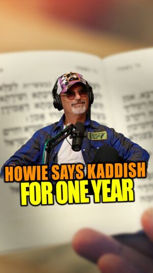 Howie Mandel Instagram - Howie Mandel says Kaddish for his father after he passed. FULL EPISODE AT LINK IN BIO!

#mislaibeled #laibelweiner #shmueliwarn #jewishpodcast #jewish #pod #boyspod #guysbeingguys #howiemandel #dealornodeal #agt #americasgottalent #comedian #jew #jews #prayer #kaddish #respect #life