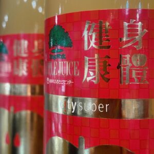 Hsu An-Chih Instagram - 最近，喜歡在生活裡放入一點紅。