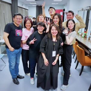 Hsuan-yen Tsai Instagram - 【#婚內失戀 】可可愛愛

首演順利成功
觀眾感動滿滿
二刷預備起

5/10-26
水源劇場

@hello_marriage 婚內失戀
#監製依婷
@w.wwei 吳維緯
@shihuetu 杜思慧
@swny2002 吳世偉
#鄧惠文
@jingguanwang 王鏡冠
@bao.flower 蔡亘晏（爆花）
@hjjchieh 黃人傑JJ