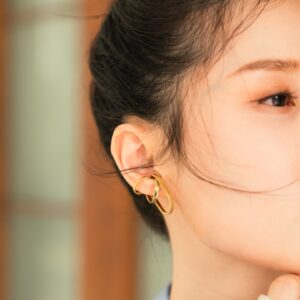 Hsuan-yen Tsai Instagram - 細節來自於生活的體驗與觀察，最近時常在心中提醒自己的四個字：「保持彈性。」

越柔軟的繩子，才能彎曲成更多形狀的曲線。

就像最後一張照片我那抽象又頑皮的嘴唇一樣。🤣

Outfit &boots- @msgm  by  @bluebelltw 
Accessories- @intzuition_urbanjewelry 
Agency- @nydia.lacitta @luxporte_official 
Photographer- @irexho622 
Photograph assistant - @lgz7.3 
Makeup- @backstagealbee 
Hair- @80s_eric 
Styling- @puzzle_bubble @mercibywoo