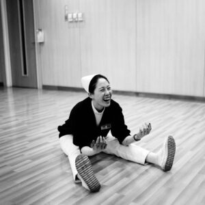 Hsuan-yen Tsai Instagram - 真正的善良

是互相尊重
是守信守諾
是互相幫助
是不小心眼
是做事大器
是懂得付出
是懂得感恩
是願意做出改變

改變，得從「不作惡」的內心開始。

所有的小奸小惡，在明白人眼裡，只會看得更明白。

真正懂得，才可能得到別人真心的笑容與祝福。

大愛劇場：《生日快樂》拍攝中。

📷： @francoland.studio