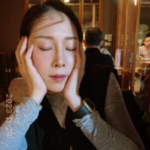 Hsuan-yen Tsai Instagram - 首圖：吃飽撐著😋
謝謝這滿滿的愛與陪伴，讓我又長一歲啦！
未來的每一年也要繼續笑嗨嗨到牙齦外露唷！

最後兩張照片，很美，額頭有Wife，啊，是Wifi。