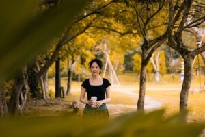 Hsuan-yen Tsai Instagram - 自從成為 #皮克敏 的愛好者之後，習慣發懶的我，不管去到哪裡都會想要走路，想鑽進更多的小巷子一探究竟、看看風景，從三月到現在竟然已經走了450534步了，真的是一個很棒的運動手遊啊！❤️😌

謝謝 @dawendesu  邀我入坑～😏

👚： @uniqlo_taiwan 
👗： @wstyle2016 
💄： @backstage_aga 
💇🏻‍♀️： @naomi_chicshock 
📷： @irexho622

#pikminbloom