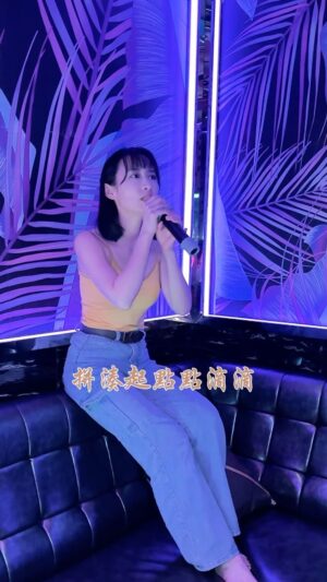 Hu En Ning Instagram - 我又來惹✌🏻BTW遲超來的情人節快樂❤️
又是一首歌分享！

一樣是鄭先生最近播放清單🧾

@singgoparty.info ⬅️這家Ktv不錯唱🎤一樣自己接線播想唱的歌🎵

#我的眼淚你的戰利品 #ktv #singgo聚唱派對 #胡小繆翻唱