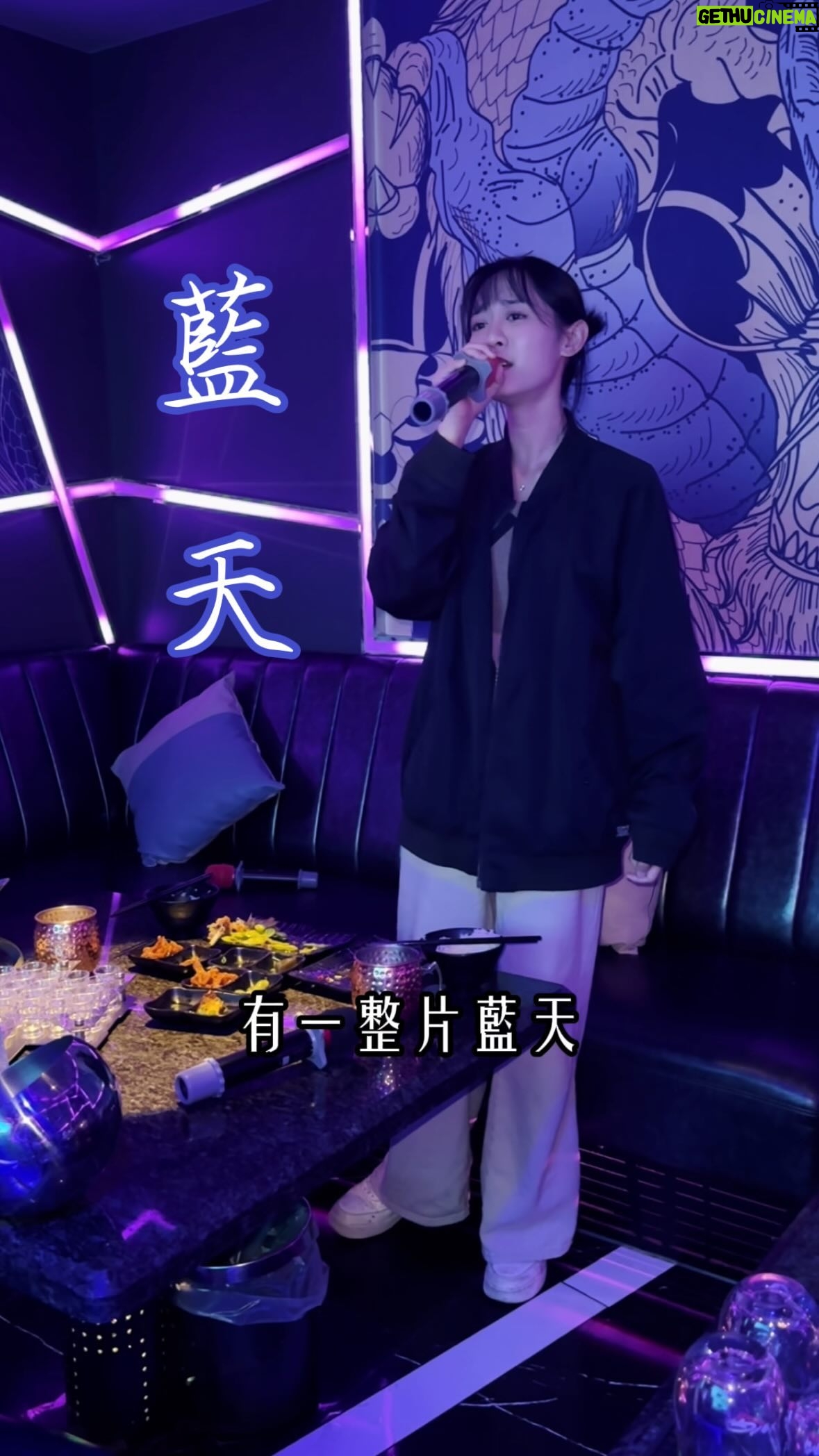 Hu En Ning - 3 Likes - 老歌還是好聽。
不小心暴露了年齡
但不改對這首的愛❤️
KTV➡️ @singgoparty.info
#藍天 #張惠妹 #ktv #唱歌 #singgo