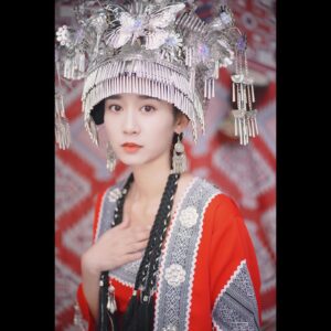 Hu En Ning Instagram - 哪張是你的菜？☺️
這應該是苗族的衣服？
很喜歡❤️

下次換穿漢服拍拍

#朱家角 #古鎮 #古裝