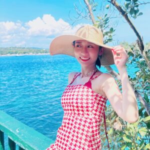 Hu En Ning Instagram - 長灘島🏝️Day One
連續轟炸貼文來惹❤️

✨水晶島跳島✨
只能說真的
美炸了
也熱炸了🔥

拍完照都像在洗三溫暖
無處不濕！

#長灘島 #水晶島 #boracay #boracayisland