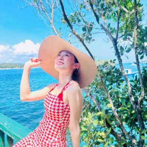 Hu En Ning Instagram - 長灘島🏝️Day One
連續轟炸貼文來惹❤️

✨水晶島跳島✨
只能說真的
美炸了
也熱炸了🔥

拍完照都像在洗三溫暖
無處不濕！

#長灘島 #水晶島 #boracay #boracayisland